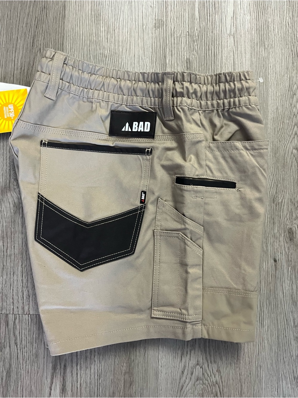 🔥213–NWT Men's Beige Work Shorts with Black Pocket Accent